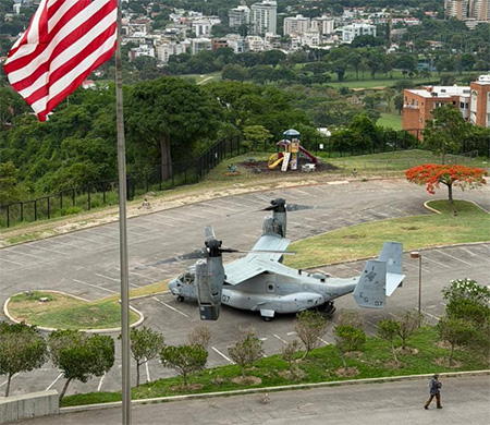 ABD Askeri Uçakları Karakas'ta Büyükelçilik Otoparkına İndi