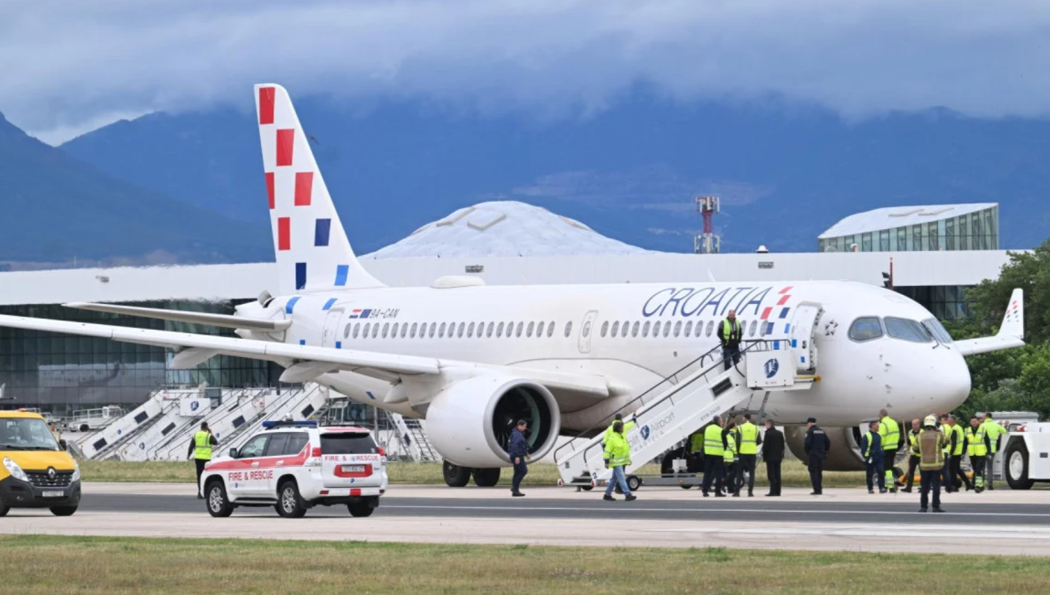 Split Havalimanı'nda Uçak Pistten Çıktı, Yolcuların Panik Anları Kamerada