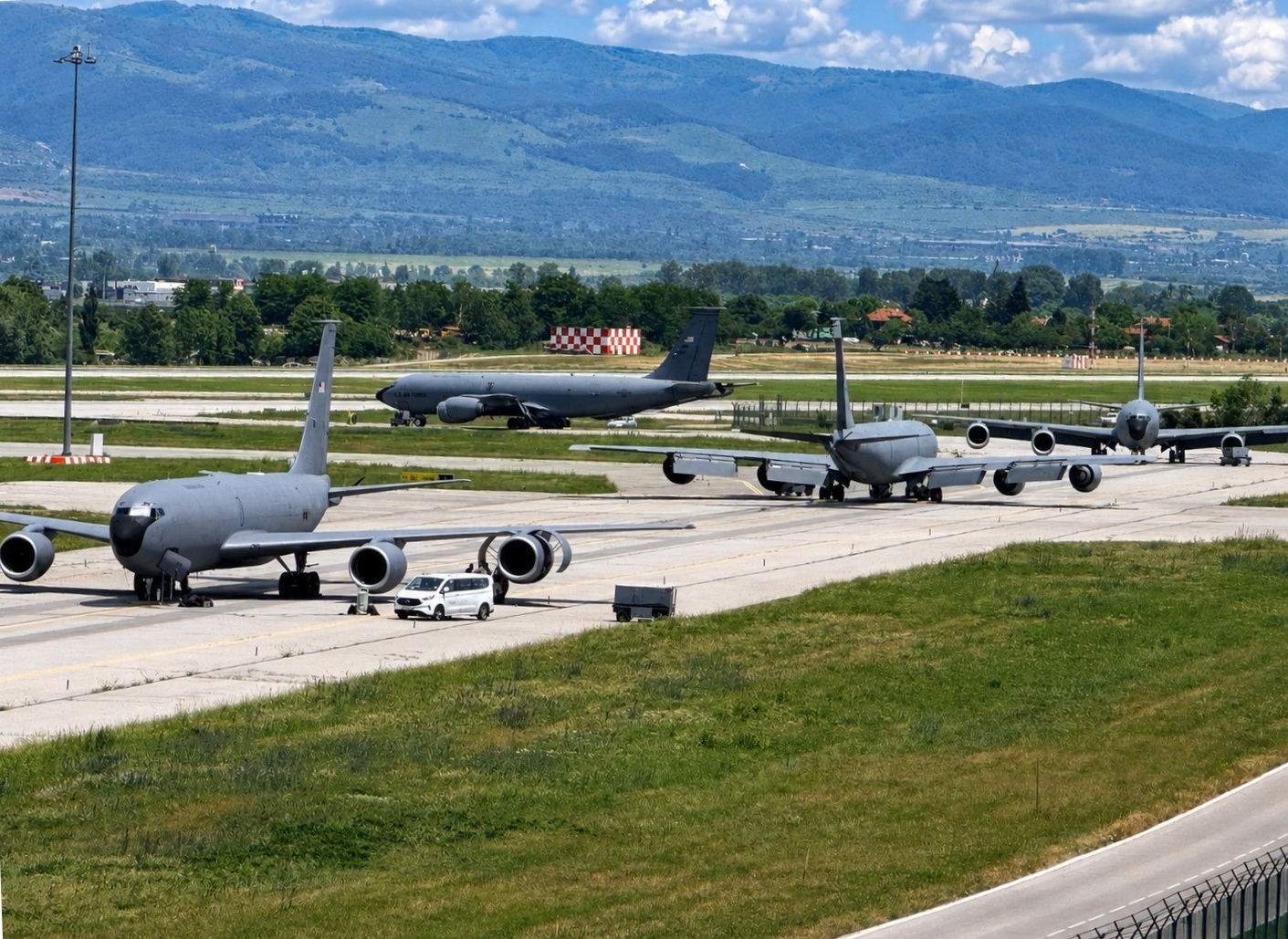 Sofya Havalimanı'nda Amerikan Tanker Uçakları Konuşlandırıldı