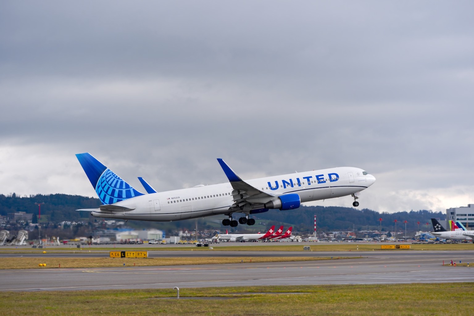 United Airlines Uçak Kazası: Aydınlatma Direği ile Çarpışma Detayları Açıklandı